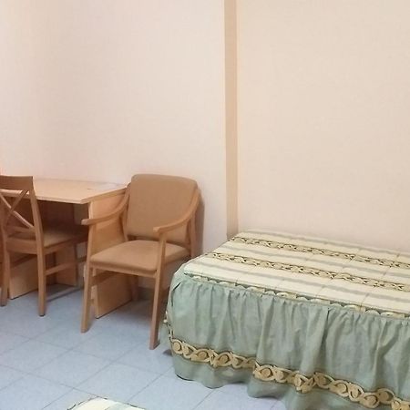 Residencia Sagrada Familia Hotel La Seu d'Urgell Ngoại thất bức ảnh