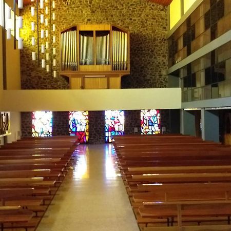 Residencia Sagrada Familia Hotel La Seu d'Urgell Ngoại thất bức ảnh