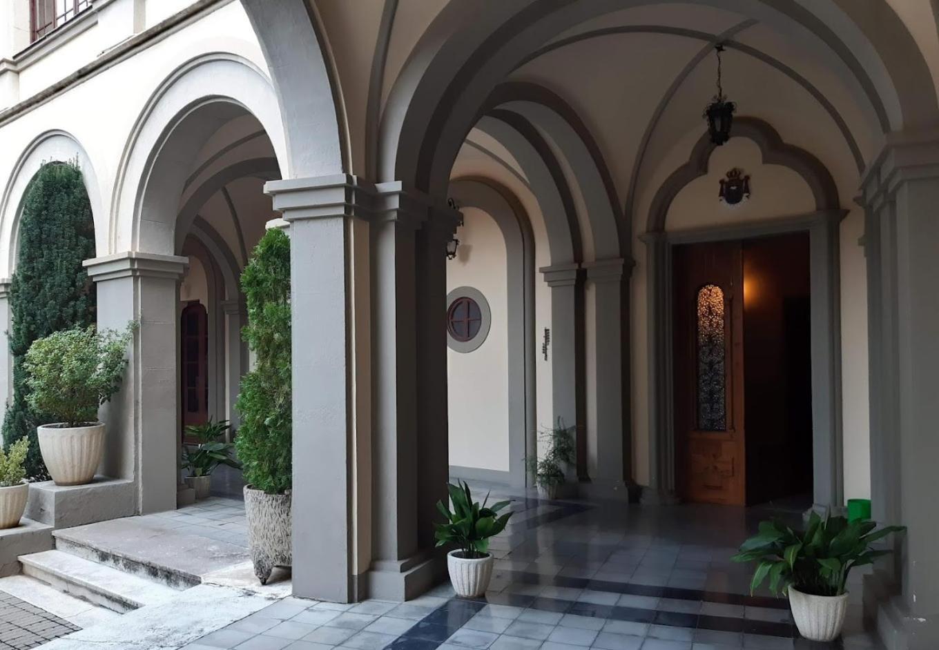 Residencia Sagrada Familia Hotel La Seu d'Urgell Ngoại thất bức ảnh