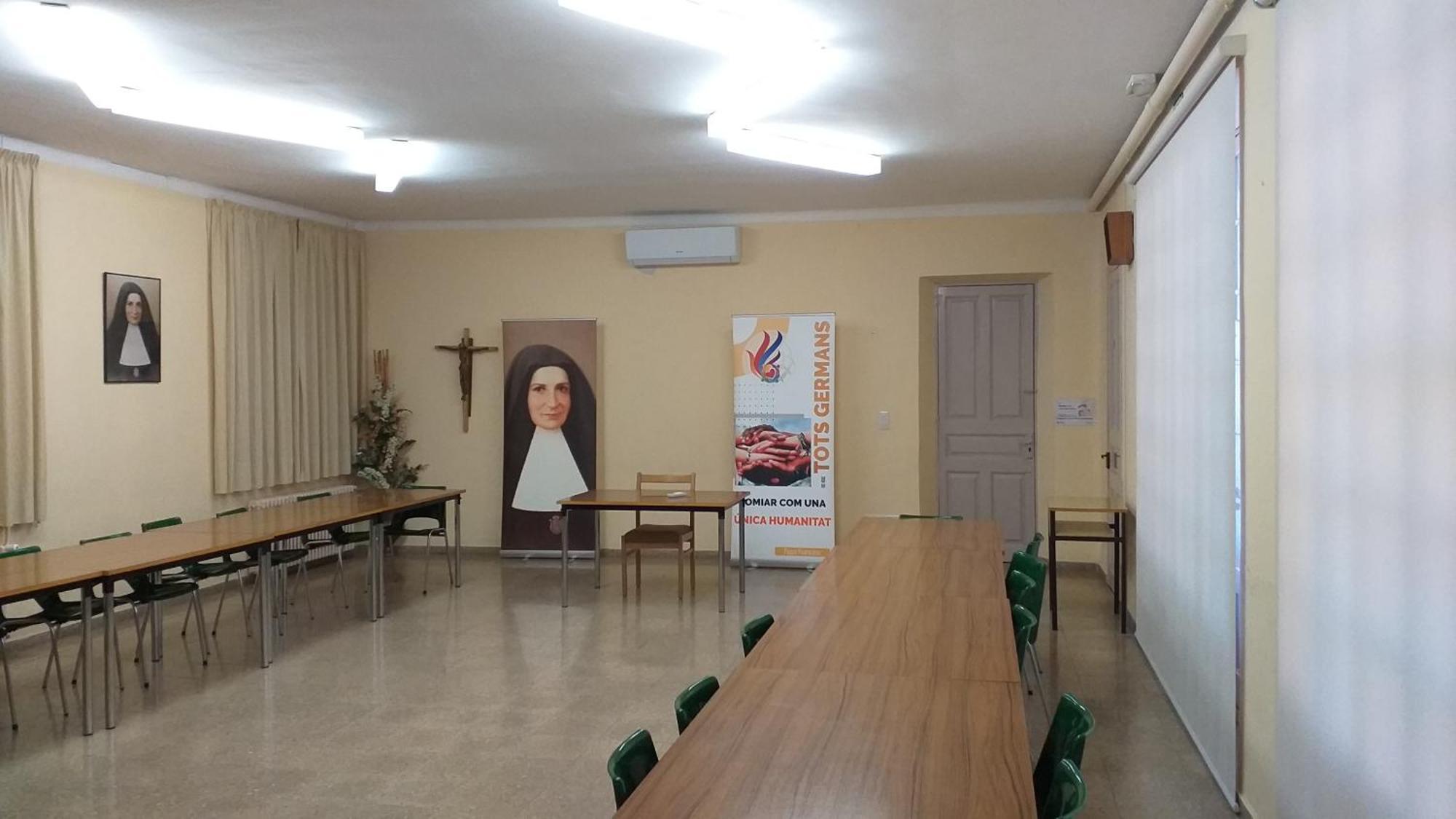 Residencia Sagrada Familia Hotel La Seu d'Urgell Ngoại thất bức ảnh