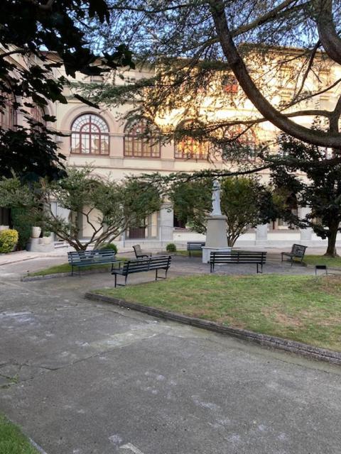 Residencia Sagrada Familia Hotel La Seu d'Urgell Ngoại thất bức ảnh