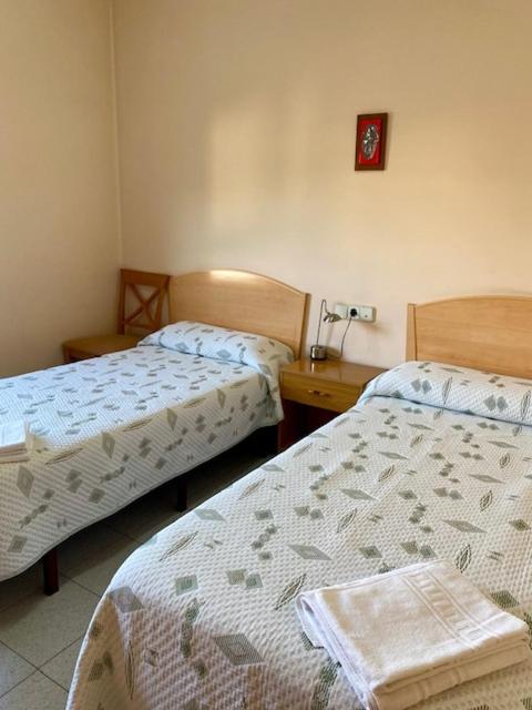 Residencia Sagrada Familia Hotel La Seu d'Urgell Ngoại thất bức ảnh