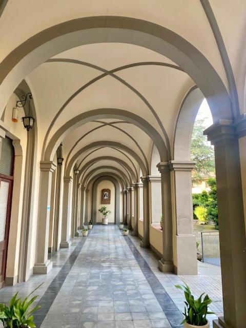 Residencia Sagrada Familia Hotel La Seu d'Urgell Ngoại thất bức ảnh